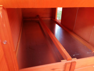 Hønsehus model Emmy med stort udløb