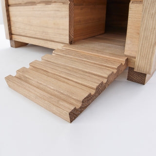 Pindsvinehus model Ruby med tagpap og skillevæg