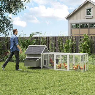 Stort hønsehus til 7-10 kyllinger, siddepladser, gynge, vinduer, redekasser, trådnet, grå